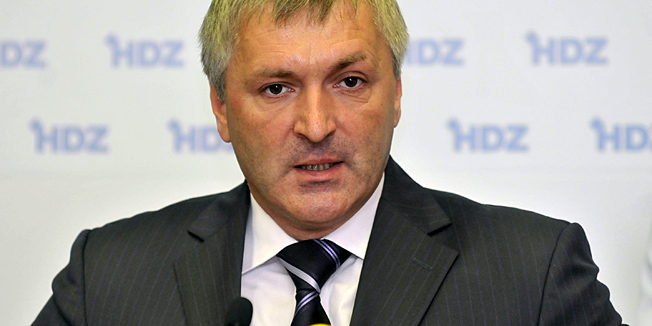 Zagreb, 170912. Konferencija za medije Hrvatske demokratske zajednice (HDZ) pod nazivom Jos jedan kukuriku udar na standard gradjana, o problematici HEP-ovog poskupljenja grijanja. Na konferenciji su govorili Darko Horvat predsjednik HDZ-ovog Odbora za energetiku i gradonacelnici Velike Gorice i Zapresica Drazen Barisic i Zeljko Turk.Na slici: Drazen Barisic, gradonacelnik Velike Gorice.Foto: Bruno Konjevic / CROPIX