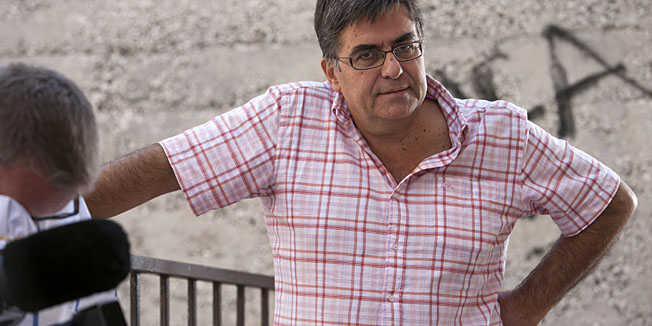 Split, 070912.Arhivski snimci.Na lokacijama oko Peristila pocelo je snimanje dokumentarnog filma o zivotu kompozitora Ive Tijardovica. Film se snima po scenariju Zeljka Rogosica u produkciji HRT-a.Na fotografiji: autor Zeljko Rogosic Foto: Vojko Basic / CROPIX