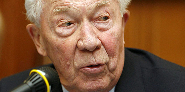 (FILES) A file picture taken on January 27, 2006, in Namur, shows Belgian Professor Christian de Duve speaking during a conference entitled 