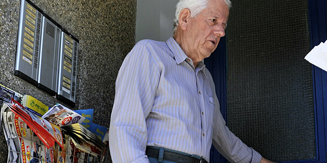 Zagreb, 140513. Branislav Glisic opljackani penzioner iz Spanskog. Nakon oglasa u rubrici poznanstva posjetila ga je Nada, omamila, uspavala i opljackala.Foto: Srdjan Vrancic / CROPIX