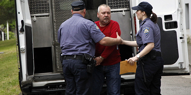 Pula, 160513.Privodjenje Vladimira Gordosa koji je osumnjicen za ubojstvo Aldina Pasukana u autu na Medulinskoj cesti.Foto: Goran Sebelic / CROPIX                              