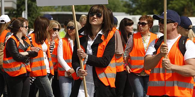 Zagreb, 160513.Uprava Croatia Airlinesa u Buzinu. Treci dan strajka Sindikata pilota i kabinskog osoblja u hrvatskom nacionalnom avio-prijevozniku Croatia Airlinesu.Na fotografiji: strajkasi ispred Uprave u Buzinu.Foto: Ronald Gorsic / CROPIX