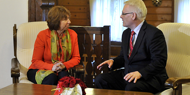 Zagreb, 160513.  Vila Prekrizje.Predsjednik RH Ivo Josipovic primio je danas u posjet  barunicu Catherine Ashton, visoku predstavnicu EU za vanjske poslove i sigurnosnu politiku, te potpredsjednicu europske komisije.Na fotografiji: Catherine Ashton i Ivo Josipovic.Foto: Bruno Konjevic / CROPIX