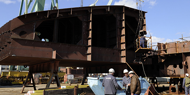 Split, 190213.Losa situacija u Brodosplitu. Prazni navozi u Brodosplitu, radnici na cekanju i neizvjesnost opstanka.Na fotografiji: skver.Foto: Jadran Babic / CROPIX 