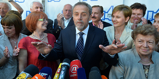 Zagreb, 190513.Lokalni izbori 2013.Praska 5.Pracenje izbornih rezultata u izbornom stozeru Milana Bandica, kandidata za gradonacelnika Grada Zagreba.Na fotografiji: Milan Bandic obratio se javnosti nakon objave prvih nesluzbenih rezultata.Foto: Goran Mehkek / CROPIX