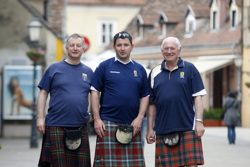 Zagreb, 060613.Tkalciceva ulica.Navijaci Skotske uoci sutrasnjeg kvalifikacijskog ogleda izmedju Hrvatske i Skotske na Maksimiru okupirali su kafice u centru grada.Foto: Ranko Suvar / CROPIX