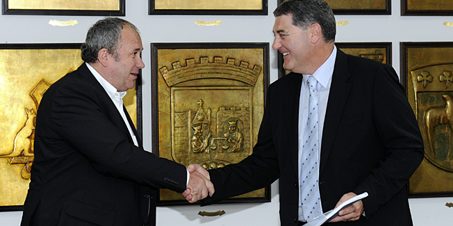 Split, 070613.U Banovini je u dobrom raspolozenju izvrsena primopredaja duznosti izmedju Zeljka Kerum i novog gradonacelnika Ive Baldasara.Na fotografiji: Zeljko Kerum i Ivo Baldasar.Foto: Jadran Babic / CROPIX