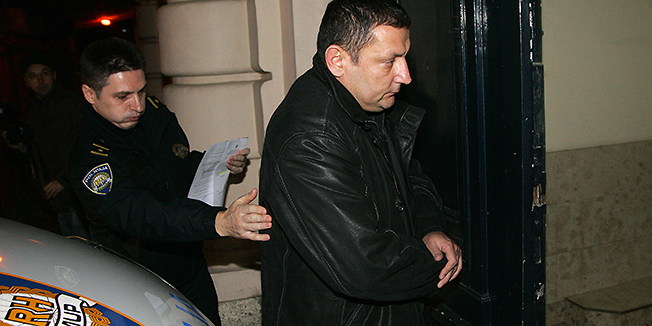 Zagreb, 091211.Gajeva ulica, USKOK.Privodjenje bivseg sudca i dopredsjednika HNS-a Zeljka Sirica i predsjednika sudacke komisije Stjepana Djedovica u zgradu USKOK-a. Na slici: Zeljko Siric.Foto: Ranko Suvar / Cropix