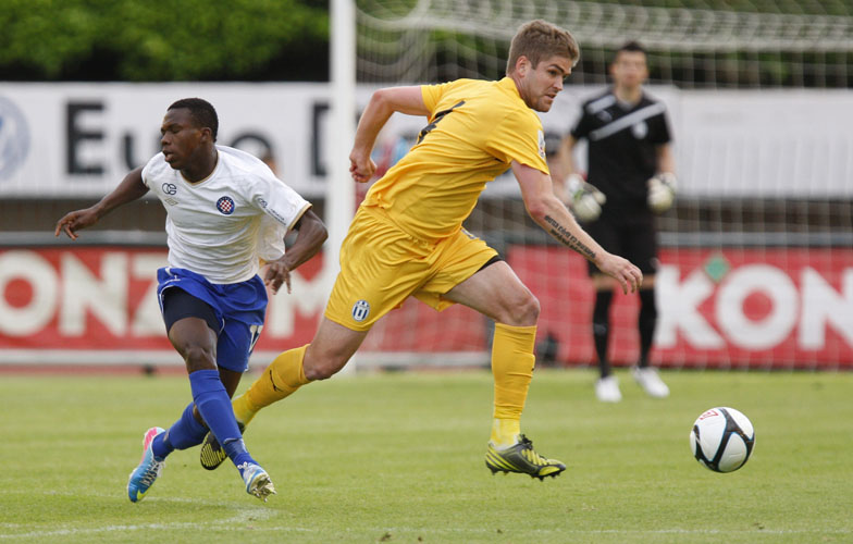 Split, 120513.Stadion Poljud.Utakmica 31. kola Max-Tv 1. lige izmedju Hajduka i Lokomotive.Na fotografiji: Jean Evrard Kouassi i Tomislav Barbaric.Foto: Bozidar Vukicevic / CROPIX
