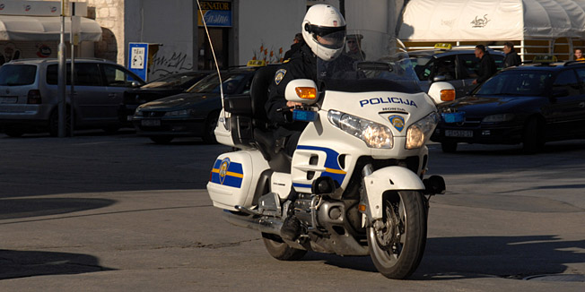 Split, 020111.Ministarstvo unutarnjih poslova dalo je na probnu voznju jedan novi Hondin motor koji policajci motoristi iz vise gradova iskusavaju.Foto: Fedja Klaric / CROPIX