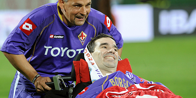 (FILES) - Picture taken onOctober 8, 2008 at Franchi stadium in Florence shows former Fiorentina's player Roberto Baggio (L) pushing the wheelchair of former teammate Stefano Borgonovo who suffers of Amyotrophic Lateral Sclerosis (ALS), prior to a charity football game to raise awareness and funds to search for a cure of the illness. Former AC Milan and Fiorentina striker Stefano Borgonovo died on June 27, 2013 at the age of 49 after a lengthy battle with ALS. AFP PHOTO / FILIPPO MONTEFORTE