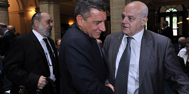 Zagreb, 280613. Svecana sjednica Hrvatske akademije znanosti i umjetnosti (HAZU) u prigodi ulaska Republike Hrvatske u Europsku uniju. Uz akademike i uglednike sjednici su nazocili i odrzali prigodne govore Zvonko Kusic, predsjednik HAZU, Vesna Pusic, Zeljko Reiner i Ivo Josipovic.na fotografiji: Aleksandar Toulaner, Ante Gotovina i rabin Luciano Mose Prelevic.Foto: Bruno Konjevic / CROPIX