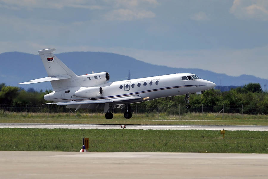 Zagreb, 300613.Zracna luka Pleso.Dolazak visokih duznosnika u Zagreb na svecanost primanja Hrvatske u Europsku uniju.Na slici:  delegacija Srbije, Ivica Dacic, predsjednik Vlade i Tomislav Nikolic potpredsjednik Vlade Srbije.Foto: Damir Krajac / CROPIX