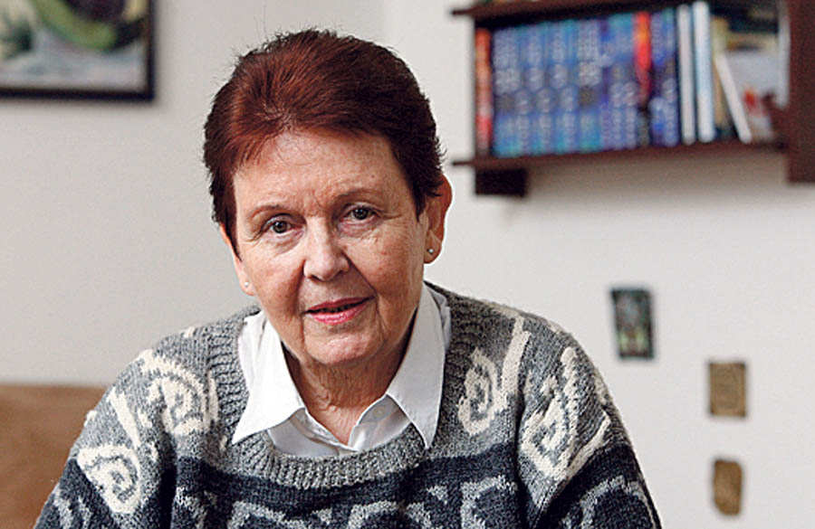 str 3/2Zagreb, 211211.Gunduliceva 28.Spisateljica i knjizevnica prof.dr. Mirjana Krizmaniccije su knjige  najprodavanije u Hrvatskoj i do sada je prodano preko 100 000 knjiga.Foto: Davor Pongracic / CROPIX