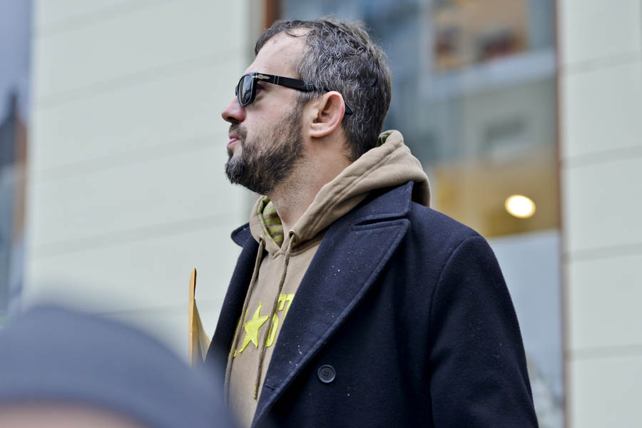 Zagreb, 050113.Cvjetni trg.Neobicno toplo vrijeme za ovo doba godine izmamilo je na spicu sve poznate koji nisu otisli na skijanje.Na fotografiji: Sergej Trifunovic.Foto: Neja Markicevic / CROPIX