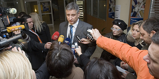 Opatija,190113.Hrvatska demokratska zajednica za pripremu kampanje za lokalne izbore 2013. godine organizira Klauzuru najvisih tijela Stranke koje  se odrzava  19. i 20. sijecnja 2013. godine u Opatiji u Milenij Grand hotelu 4 Opatijska Cvijeta.Na Klauzuri su se okupila sva tijela stranke: Predsjednistvo HDZ-a,  clanovi Sredisnjeg odbora, Nadzornog odbora, Mladezi HDZ-a, Zajednice zena HDZ-a Katarina Zrinski, clanovi Kluba utemeljitelja dr. Franjo Tudjman, saborski zastupnici, predsjednici Odbora HDZ-a, clanovi Izbornih stozera i dr.Na slici: Predsjednik  HDZ  Tomislav Karamarko.Foto: Zeljko Sop / CROPIX