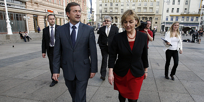 Zagreb, 190312.Trg Bana Jelacica.Hrvatska ministrica Vanjskih poslova Vesna Pusic popila je kavu sa  ministrom vanjskih poslova i potpredsjednikom slovenske Vlade Karlom Erjavcem. Foto: Damjan Tadic / CROPIX