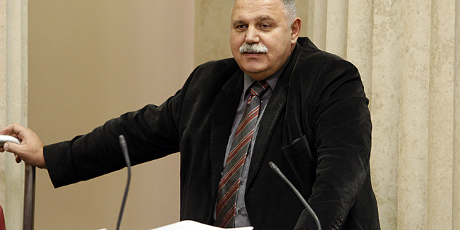 Zagreb, 101212.Sabor.Hrvatski sabor nastavio sjednicu raspravom o Strategiji razvoja pravosudja do 2013. do 2018. godine.Na fotografiji: Ivan Suker.Foto: Davor Pongracic / CROPIX