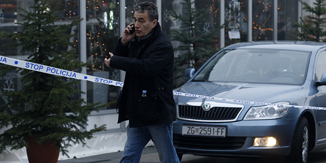 Zagreb, 230113.Trg bana Jelacica.Policija obavlja ocevid nakon sto je sinoc oko 2:25 sati izmedju spomenika Josipu banu Jelacicu i satora aktivirana eksplozivna naprava.Na fotografiji: Pavle Kalinic.Foto: Tomislav Kristo / CROPIX