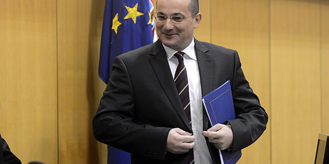 Zagreb, 310113.Markov trg, Sabor.Nastavak redovite sjednice Sabora s raspravom o prijedlogu zakona o izmjenama i dopunama Prekrsajnog zakona.Na slici: Orsat Miljenic.Foto: Goran Mehkek / CROPIX