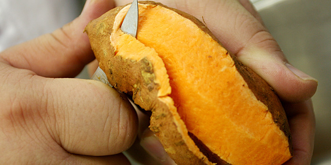 zagreb, 080107salata sa dressingom od batata, blitve i speka, heinzlova, restoran bon apetitfoto biljana gaurina-posebni prilozi-