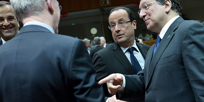 Greek Prime Minister Antonis Samaras, French President  Francois Hollande, European Commission President  Jose Manuel Barroso and EU Council president  Herman Van Rompuy  EU Council president  Herman Van Rompuy  chat during a roundtable meeting at the EU Headquarters on February 7, 2013 in Brussels, on the first day of a two-day European Union leaders summit. European Union leaders head into a fresh clash over the EU's budget with the only certainty being that proposals for several years will be cut back.    AFP PHOTO / BERTRAND LANGLOIS