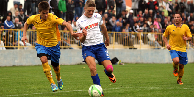 Polaca, 121013.Igraliste u Polaci. Prijateljska nogometna utakmica NK Polaca - NK Hajduk iz Splita, povodom proslave 40. rodjendana NK Polaca.Na fotografiji: igrac Hajduka Josip Basic.Foto: Jure Miskovic / CROPIX