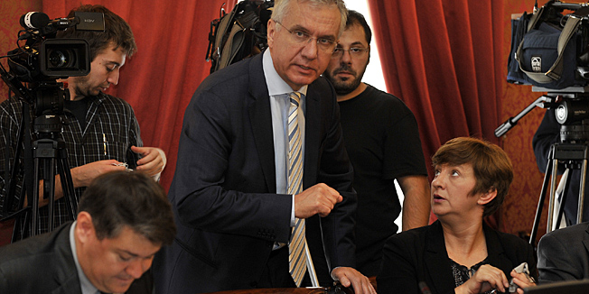 Zagreb, 101013.U Banskim dvorima odrzana redovita sjednica Vlade RH.Na fotografiji: Rajko Ostojic, ministar zdravlja.Foto: Bruno Konjevic / CROPIX