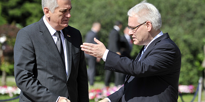 Zagreb, 010713. Predsjednik RH, Ivo Josipovic, pripremio je radni dorucak za predsjednike drzava iz regija koji su sudjelovali na svecanoj proslavi ulaska Hrvatske u Europsku uniju. Tako su na radnom dorucku sudjelovali predsjednici Slovenije, Albanije, Srbije, Makedonije, Crne Gore i Kosova.Na fotografiji: Predsjednik Josipovic i Tomislav Nikolic, predsjednik Srbije.Foto: Bruno Konjevic / CROPIX