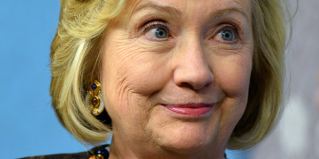 Former US secretary of state Hillary Clinton attends a discussuion session at Chatham House in central London on October 11, 2013. Clinton is the winner of the Chatham House Prize 2013. AFP PHOTO / BEN STANSALL