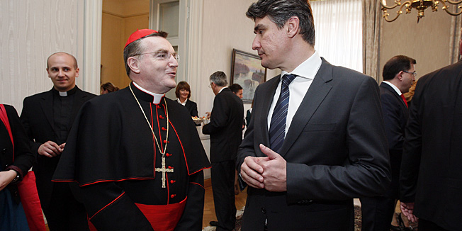 Zagreb, 290512.Sabor.Svecana akademija u Hrvatskom saboru povodom 20. obljetnice clanstva Hrvatske u Ujedinjenim narodima i potvrde medjunarodnog priznanja.Na slici: Josip Bozanic i Zoran Milanovic.Foto: Davor Pongracic / CROPIX