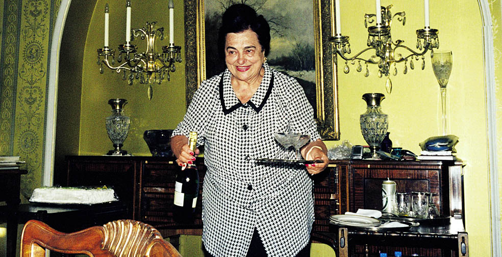 jovanka budisavljevic brozfoto ivo eterovic/globus-ned--desk-