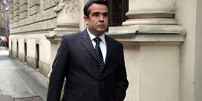 Zagreb, 171212.Zupanijski sud na Zrinjevc.Nastavak sudjenja bivsem hrvatskom premjeru Ivi Sanaderu i drugima u slucaju Fimi-Media.Svjedok na sudjenju bio je Bozidar Matkovic bivsi direktor zracne luke Zagreb.Na fotografiji: svjedok na sudjenju bio je Damir Mihanovic bivsi clan uprave Croatia osiguranje. Foto: Damjan Tadic / CROPIX