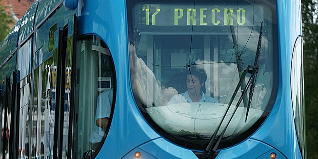 Zagreb, 030607Preminuli beskucnik u tramvaju (broj 17) se vozio sest sati, neprimjecen od strane suputnika.foto Vjekoslav Skledar / CROPIX-desk-