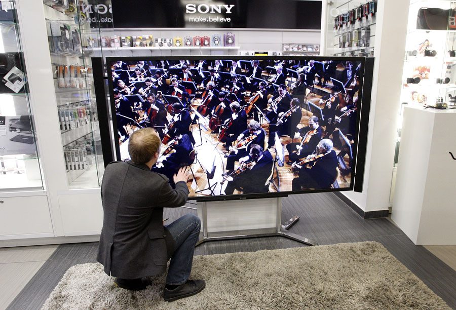 Zagreb, 130212.Sony centar, Avenue Mall.Sony je predstavljavio svoj novi 84-incni (213 cm) televizor Sony Bravia XBR-84X900 4K Ultra HD TV s 4K rezolucijom, vrijedan 195 000 kuna.Foto: Davor Pongracic / CROPIX