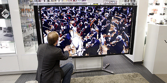 Zagreb, 130212.Sony centar, Avenue Mall.Sony je predstavljavio svoj novi 84-incni (213 cm) televizor Sony Bravia XBR-84X900 4K Ultra HD TV s 4K rezolucijom, vrijedan 195 000 kuna.Foto: Davor Pongracic / CROPIX