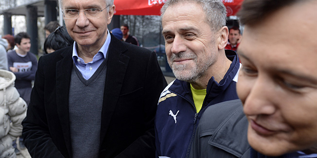 Zagreb, 160213.Bivsi SDP-ovac, aktualni gradonacelnik Milan Bandic i Rajko Ostojic kandidat SDP-a za gradonacelnika grada Zagreba na tradicionalnoj cestovnoj utrci Medicinskog fakulteta - 162 stube.Foto: Goran Mehkek / CROPIX