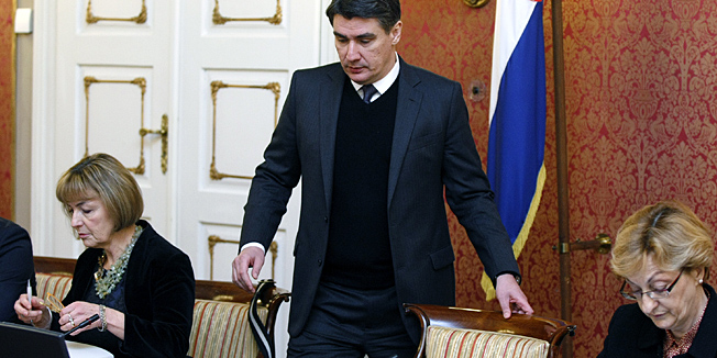 Zagreb, 201212.Markov trg, Banski dvori.U Banskim dvorima odrzana je redovita sjednica Vlade Republike Hrvatske na kojoj se raspravljalo o prijedlogu programa za preuzimanje i provedbu pravne stecevine EU za 2013.Na fotografiji: Zoran Milanovic.Foto: Goran Mehkek / CROPIX