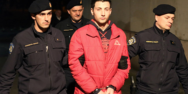 Slavonski Brod, 060313.Privodjenje D.P. (21) osumnjicenog za ubojstvo za sada nepoznate muske osobe.Sumnja se da bi to mogao biti njegov stanodavac Stanislav Turzanski (58) koji je nestao prije nekoliko dana.Na fotografiji: privodjenje D.P.Foto: Danijel Soldo / CROPIX