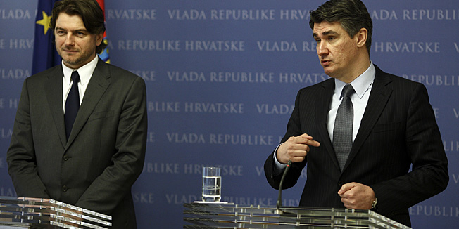 Zagreb, 130313.Predsjednik Vlade Zoran Milanovic predstavio je u Banskim dvorima kandidata za novog ministra turizma Darka Lorencina iz redova IDS-a.Na fotografiji: Darko Lorencin i Zoran Milanovic.Foto: Dragan Matic / CROPIX