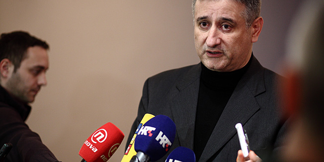 Zagreb, 140313.Predsjednik HDZ-a, Tomislav Karamarko dao je u Saboru izjavu vezanu za aktualne dogadjaje.Na fotografiji: Tomislav Karamarko.Foto: Dragan Matic / CROPIX