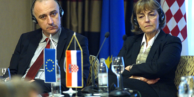 Zagreb, 010313.Hotel International. Odrzana je konferencija povodom obiljezavanja Tjedna jedinstvenog trzista u Hrvatskoj u organizaciji Delegacije Europske unije u RH i Ministarstva gospodarstva. Na fotografiji: ministar gospodarstva Ivan Vrdoljak ministrica vanjskih i europskih poslova Vesna Pusic.Foto: Marko Todorov / CROPIX