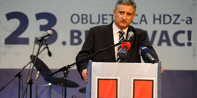 Benkovac, 180313.23. godisnjica osnutka benkovackog HDZ-a. Na proslavu u skolsku dvoranu OS Benkovac stigao je i Tomislav Karamarko, a zapjevao je Mate Bulic.Na fotografiji: Karamarko.Foto: Luka Gerlanc / CROPIX