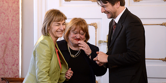 Zagreb, 210213.Markov trg.Banski dvori.Redovita sjednica Vlade Republike Hrvatske.Na fotografiji: Anka Mrak Taritas, Vesna Pusic i Darko Lorencin.Foto: Goran Mehkek / CROPIX