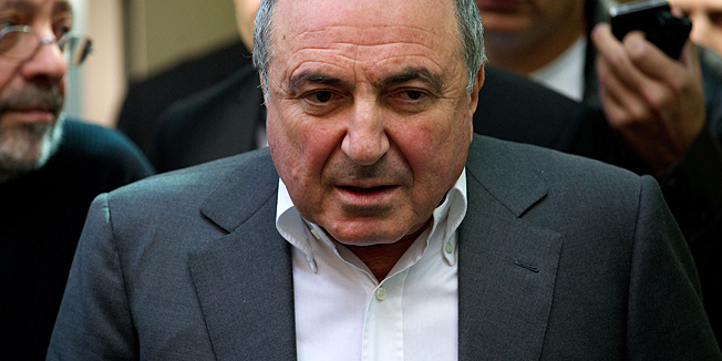 (FILES) - A picture dated August 31, 2012 shows Russian tycoon Boris Berezovsky leaving London's High Court in central London. Berezovsky, the exiled Russian oligarch and long-time opponent of the Kremlin, has died in Britain at the age of 67, his spokesman said on March 23, 2013. AFP PHOTO / ANDREW COWIE