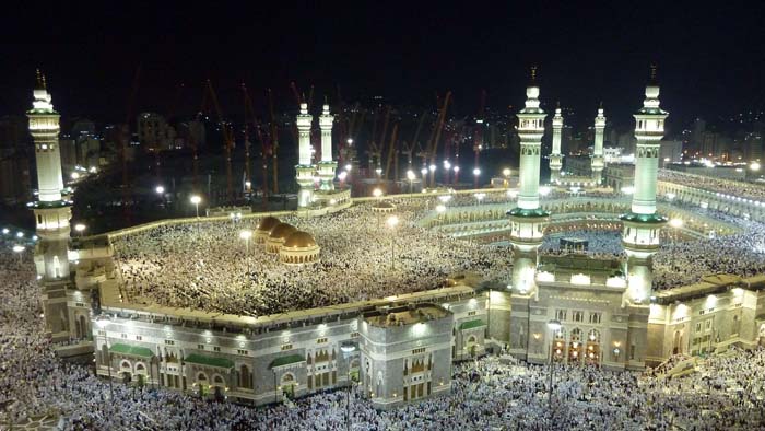 Muslim pilgrims pray around the Grand Mosque in Mecca on November 12, 2010 as some 2.5 million Muslim pilgrims descend on the Saudi holy city for the annual hajj or pilgrimage. AFP PHOTO/ALI KHALIL