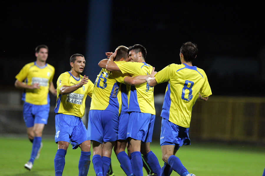 Zapresic, 290912.SRC Zapresic.Nogometna utakmica prve HNL: NK Iner Zapresic - NK Slaven Belupo.Na fotografiji: Slavlje Intera.Foto: Ranko Suvar / CROPIX