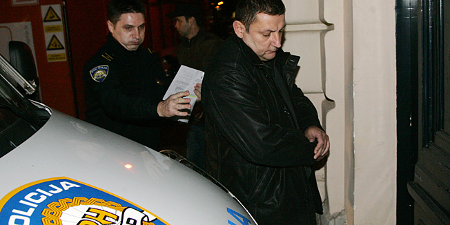 Zagreb, 091211.Gajeva ulica, USKOK.Privodjenje bivseg suca i dopredsjednika HNS-a Zeljka Sirica i predsjednika sudacke komisije Stjepana Djedovica u zgradu USKOK-a. Na slici: Zeljko Siric.Foto: Ranko Suvar / Cropix