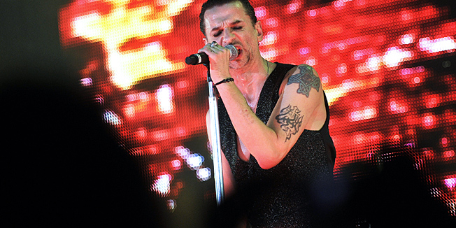 Zagreb, 140210.Arena Zagreb, Laniste.Koncert engleske rock skupine Depeche Mode.Na slici: David Gahan.Foto: Boris Kovacev / CROPIX