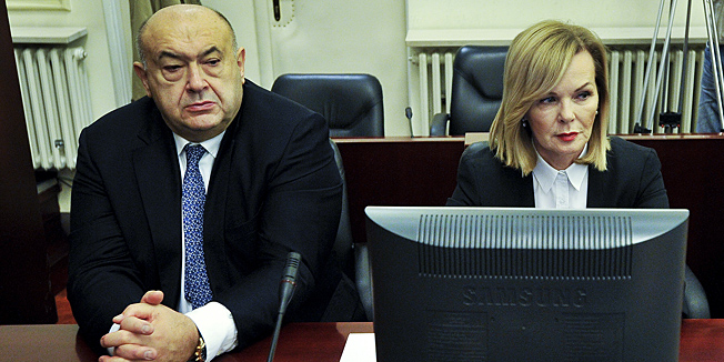 Zagreb, 201112.Zupanijski sud.Izricanje prvostupanjske presude bivsem premijeru Ivi Sanaderu u slucaju Hypo i INA-Mol. Bivsi premijer proglasen je krivim i osudjen na 10 godina zatvora.Na slici: odvjetnici Cedo Prodanovic, Jadranka Slokovic i Goran Suic.Foto: Boris Kovacev / CROPIX